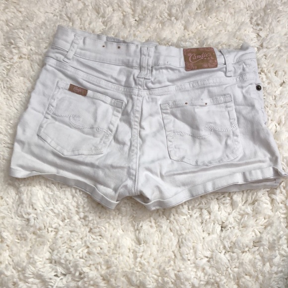White jean shorts - needs new pants button - Picture 2 of 4